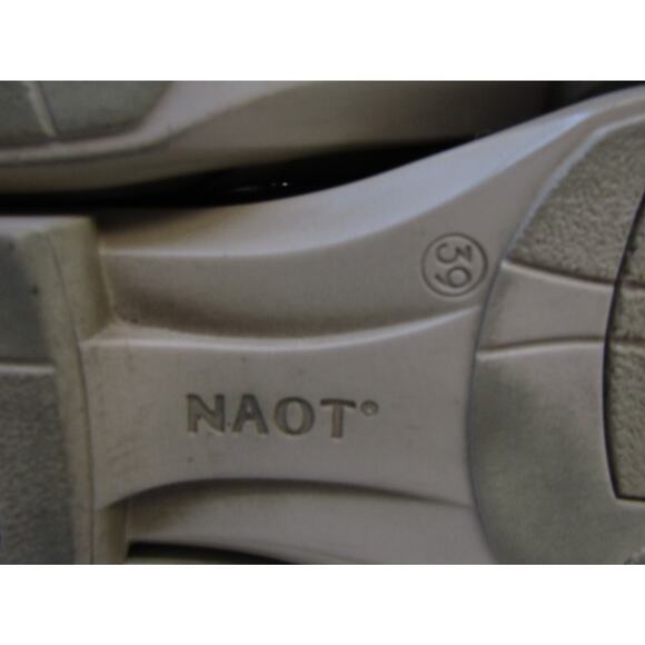 NAOT Size 39 EUR Distressed Beige Leather Lace Up Ankle Fashion Boots Bootie - Picture 10 of 11